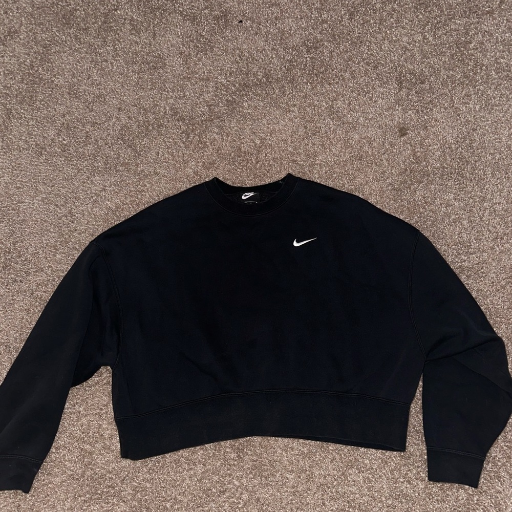 Nike crewneck in a size medium